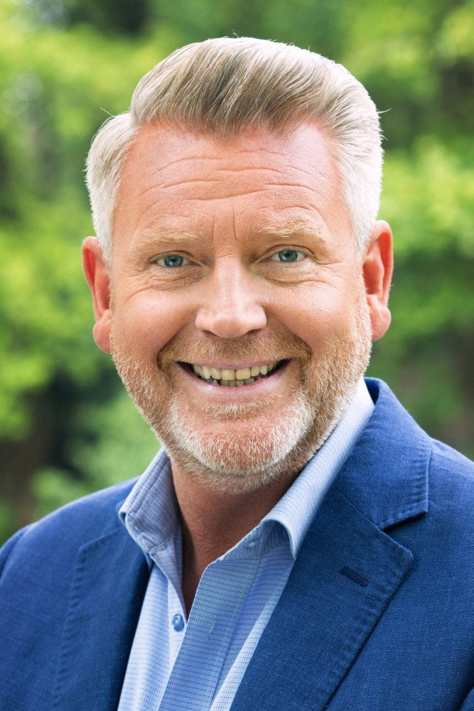 Sybrand Niessen as Presentator in MAX PubQuiz