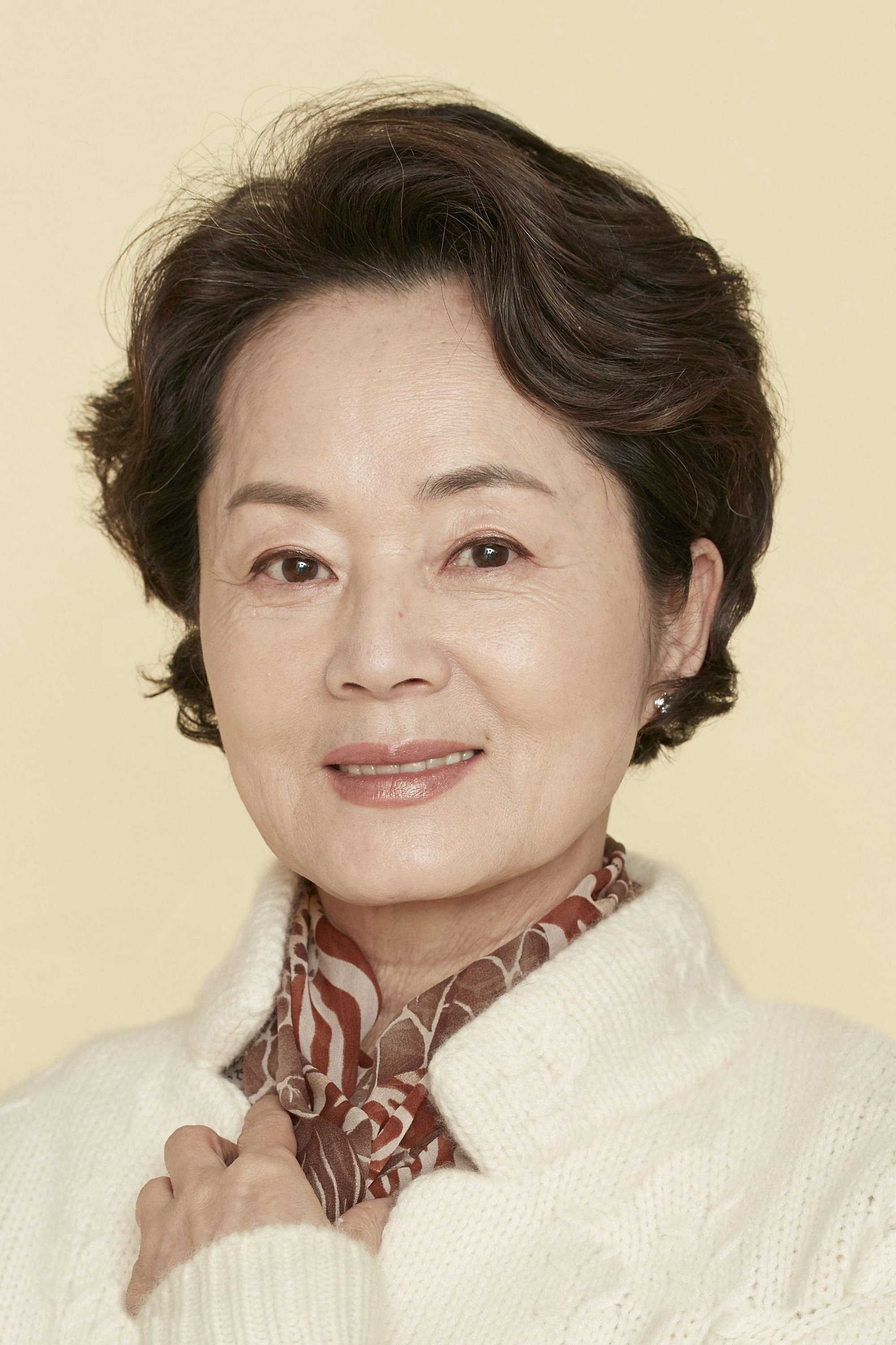 김영애 as Empress Myeongseong in Wind and Cloud