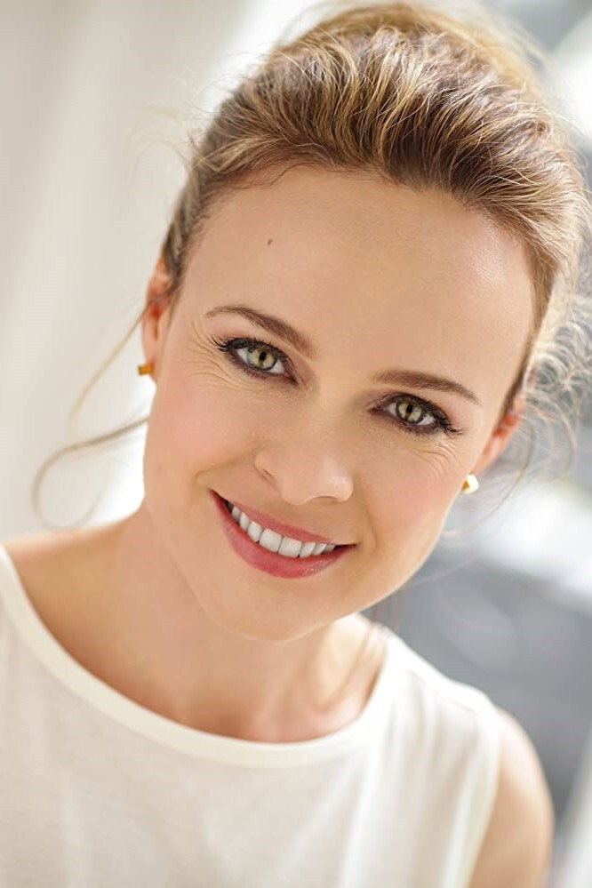 Tami Stronach as The Witch in Man and Witch: The Dance of a Thousand Steps