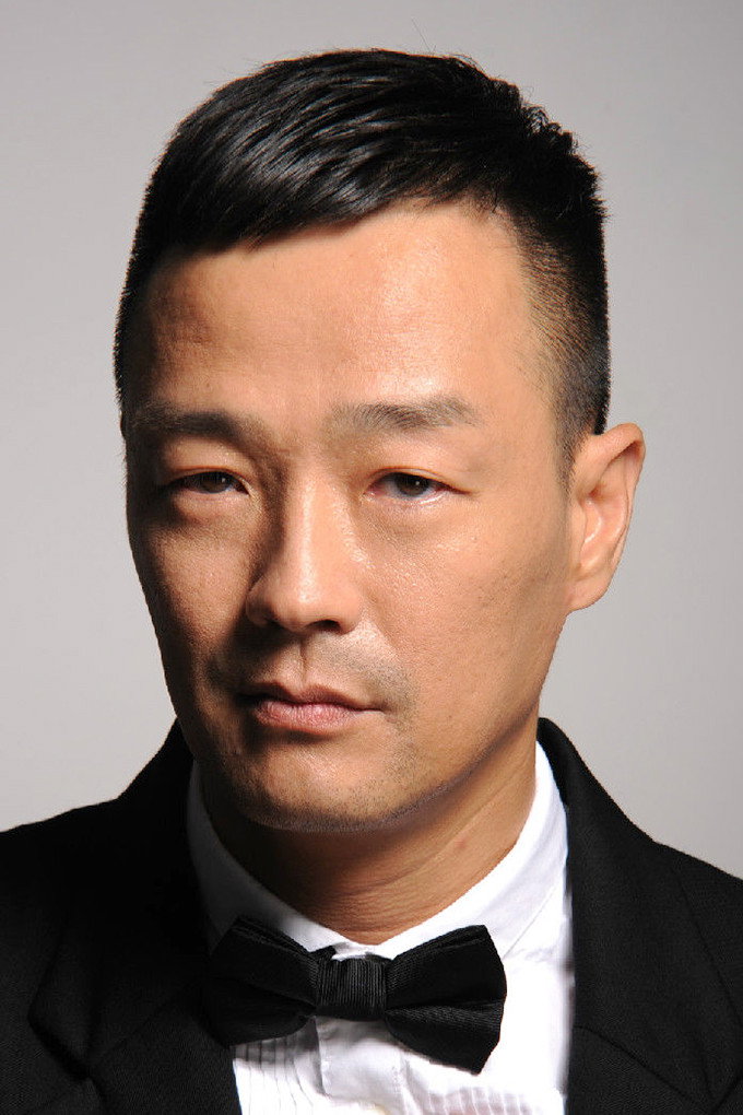 王喜 as 高青 Ko Ching in Fathers and Sons