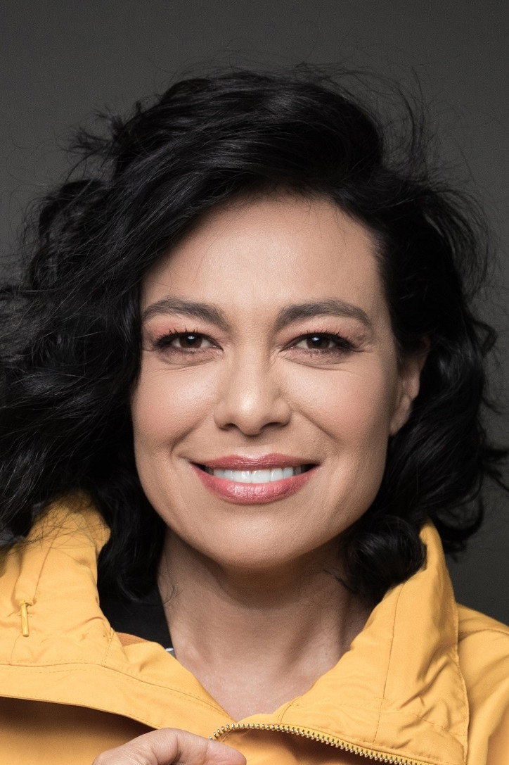 Giovanna Zacarías as Valeria in How to Break Up with Your Douchebag