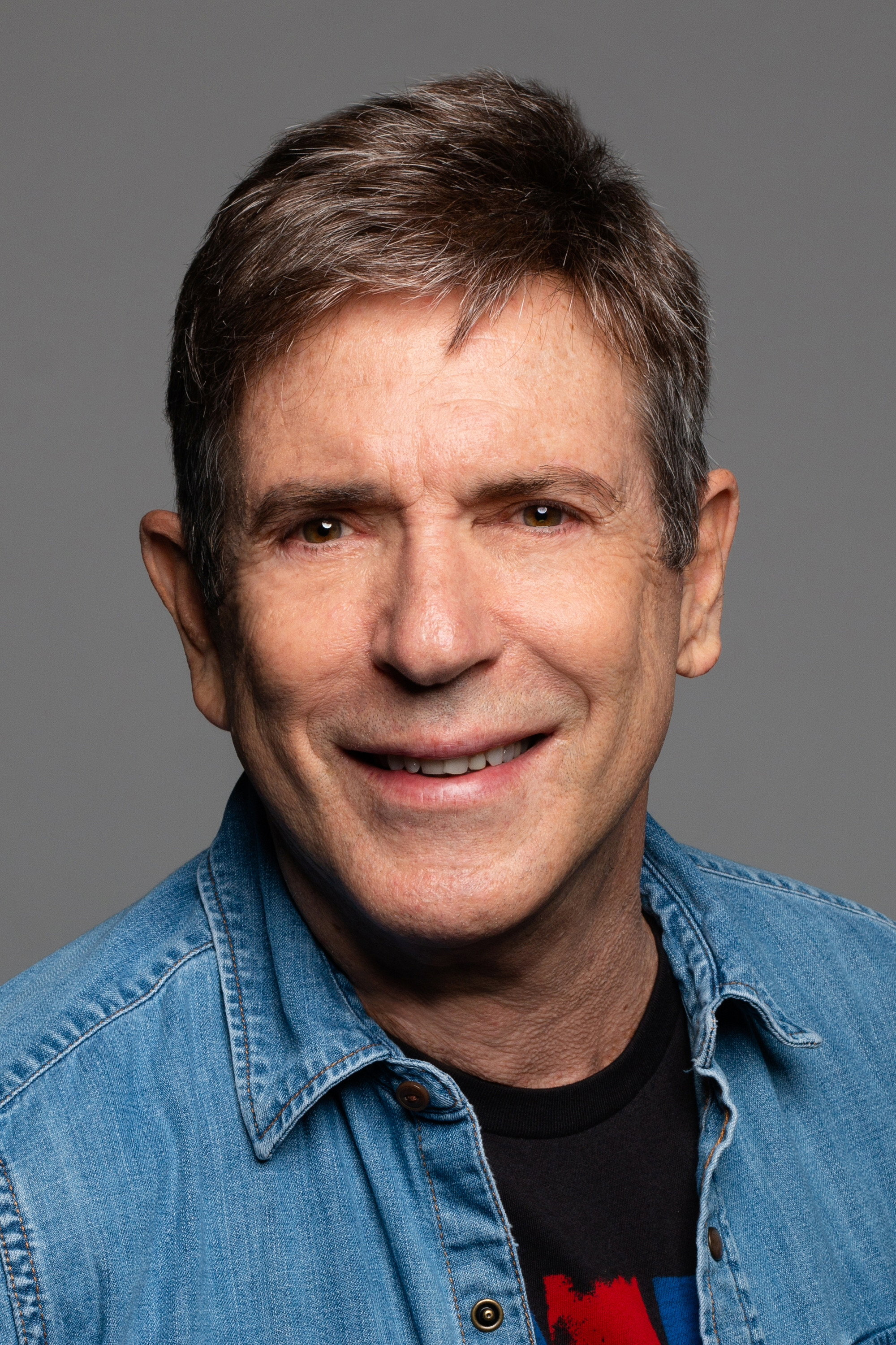 Carlos Mata as Alejandro Linares in Amantes de Luna llena