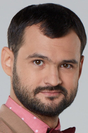 Андрей Скороход as посетитель аптеки / Тарас / хирург / получатель пиццы / Джеймс Бонд / священник № 2 / взрослый Малыш in Zombiebox
