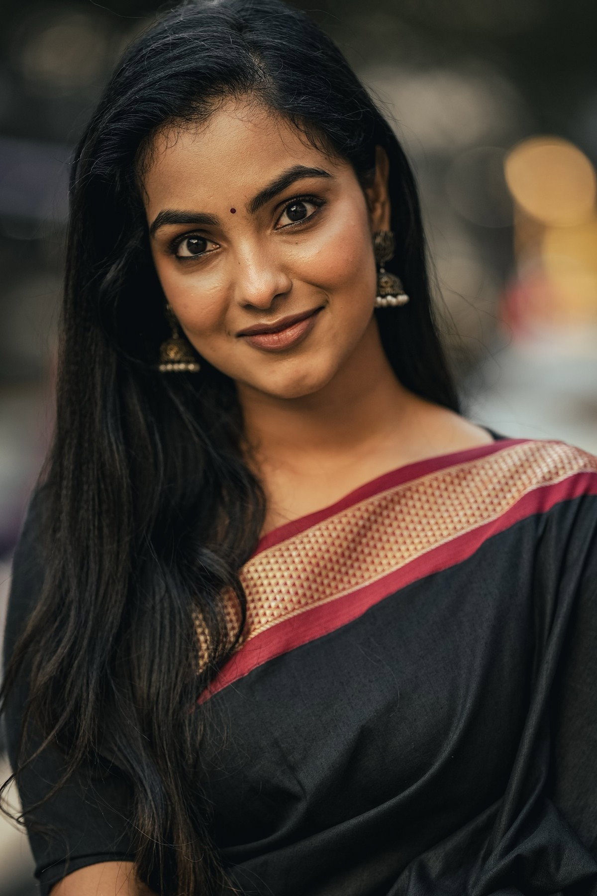 Sravnitha Srikanth as Meera in Brothers and Sisters