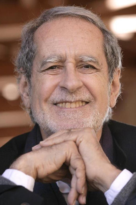 Édouard Molinaro as Bertrand in L'honneur est sauf !