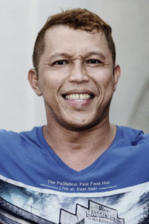 Yanda Djaitov as Lamhot in Pariban : Idola Dari Tanah Jawa