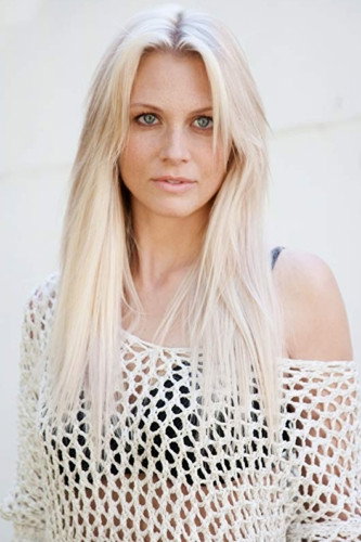 Keely Yulla Kemp as Server in Body Language
