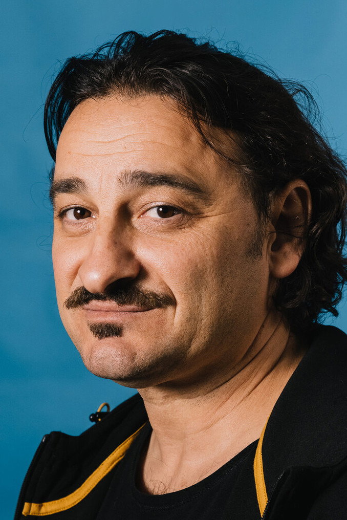 Βασίλης Χαραλαμπόπουλος as Grigoris Kapernaros in You are my other half
