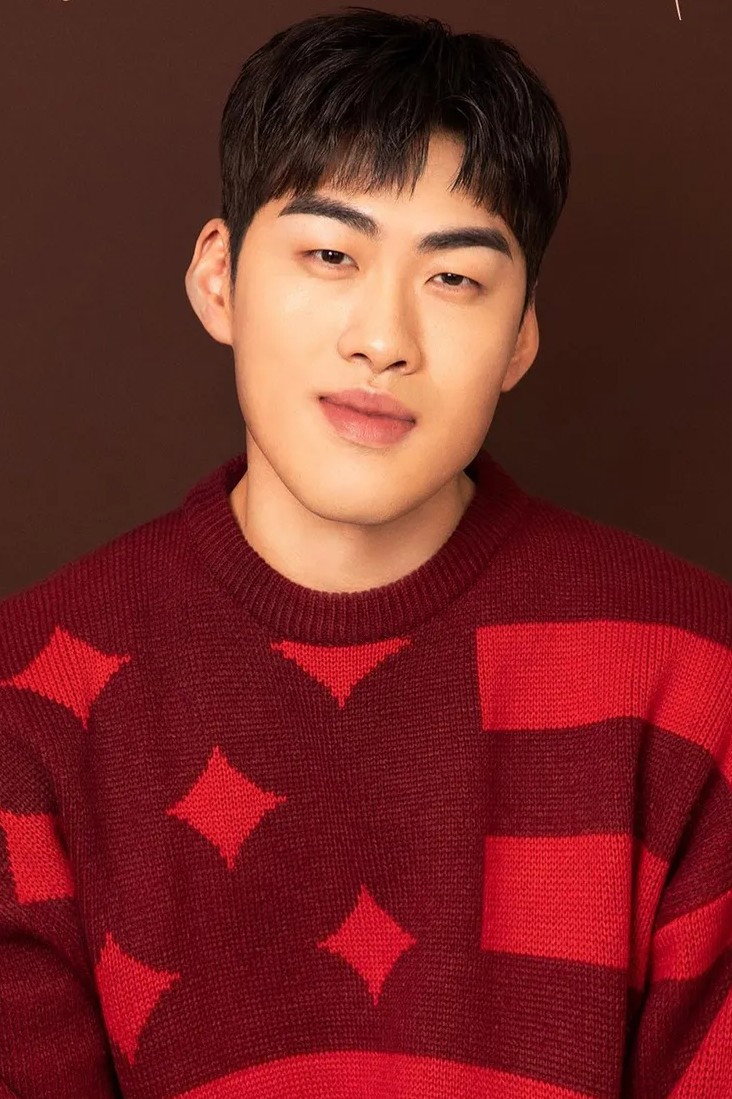 조진세 as Song Woo-taek in A Good Day to Be a Dog