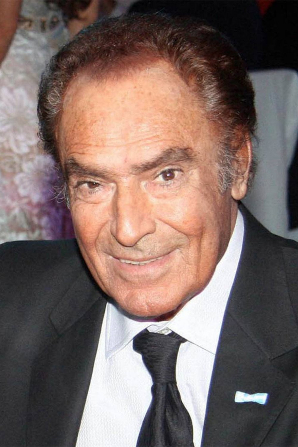 Juan Carlos Calabró as Juan Carlos Azcárate in La guerra de los sostenes