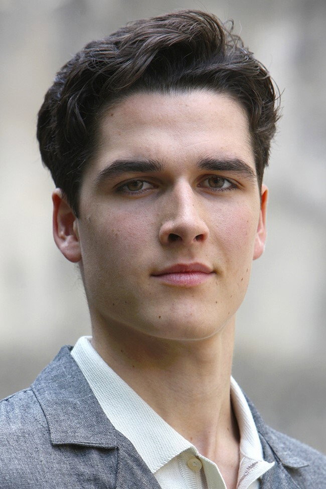 Pierre Boulanger as Justin in Arrête de pleurer Pénélope