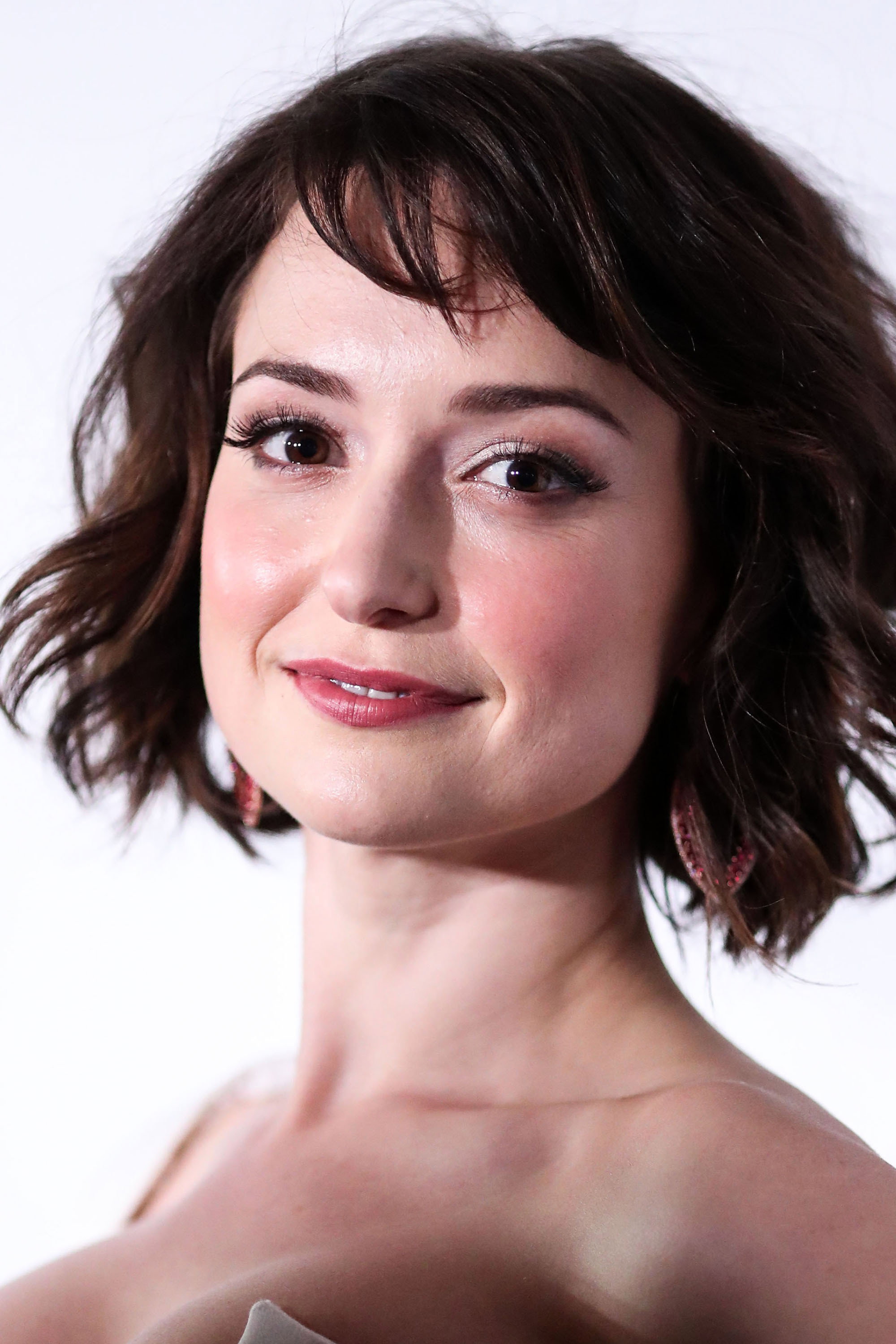 Milana Vayntrub as Abby in Bad Shabbos