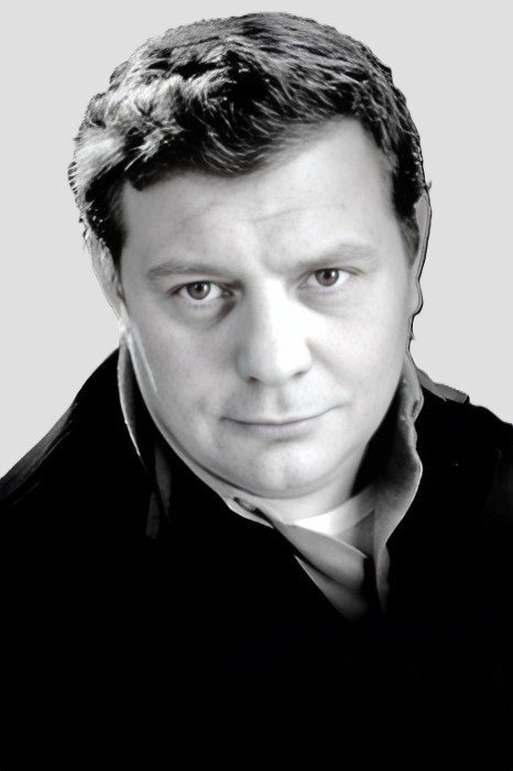 Renzo Palmer as Napoleone Bonaparte in Napoleone a Sant'Elena