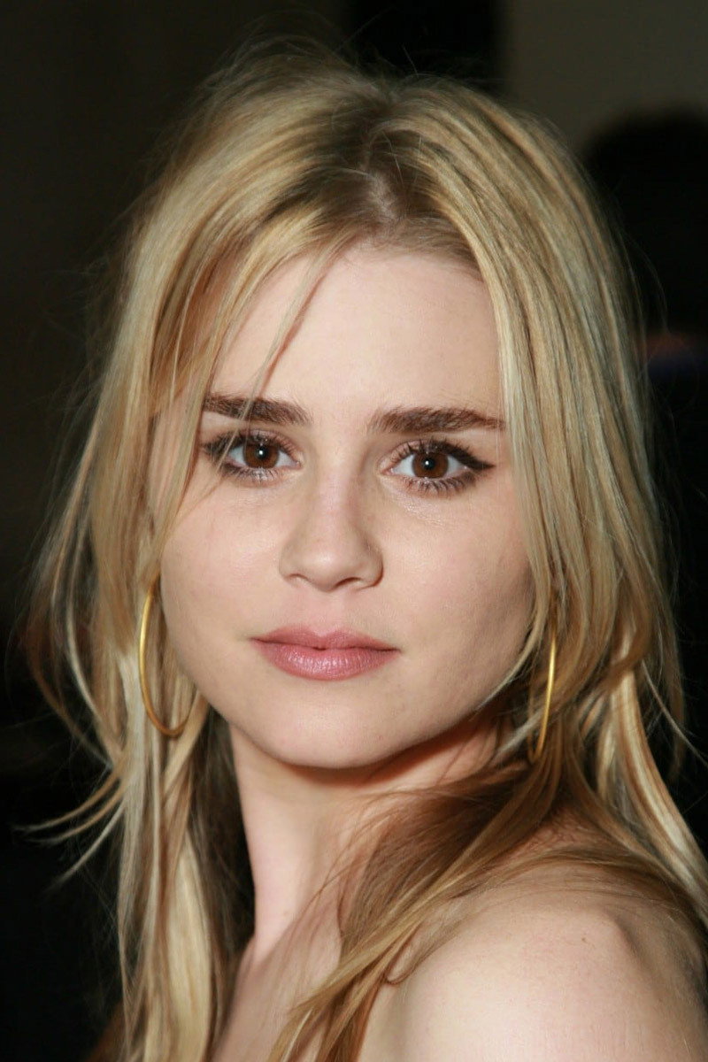 Alison Lohman as Hayley in Safe Harbor