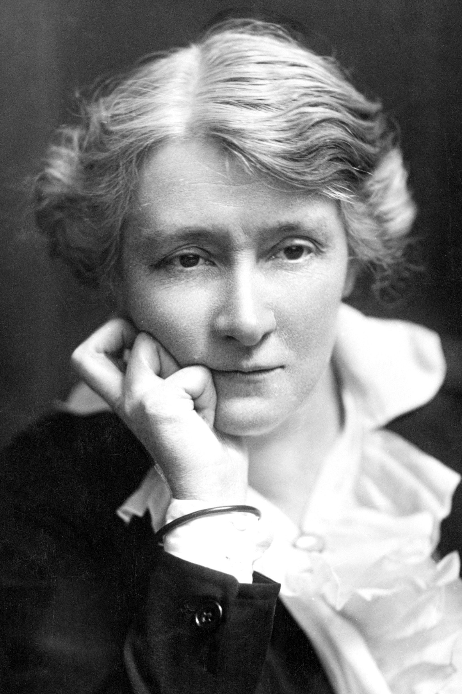 Edith Craig as Phyllis Gregory in Foolish Hearts