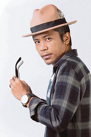Hazama Azmi as Dollah in Raya Heist