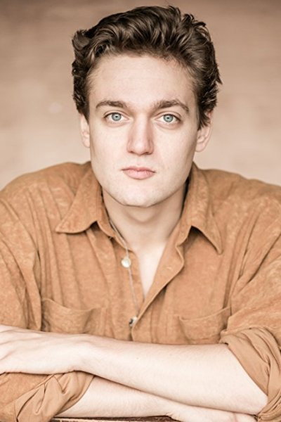 Lucas Englander as Martin Siebmacher in ‎Dokuz Kusursuz Yabancı‎