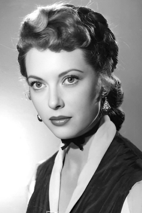Margarita Andrey as Rosa Briones in Zalacaín el aventurero
