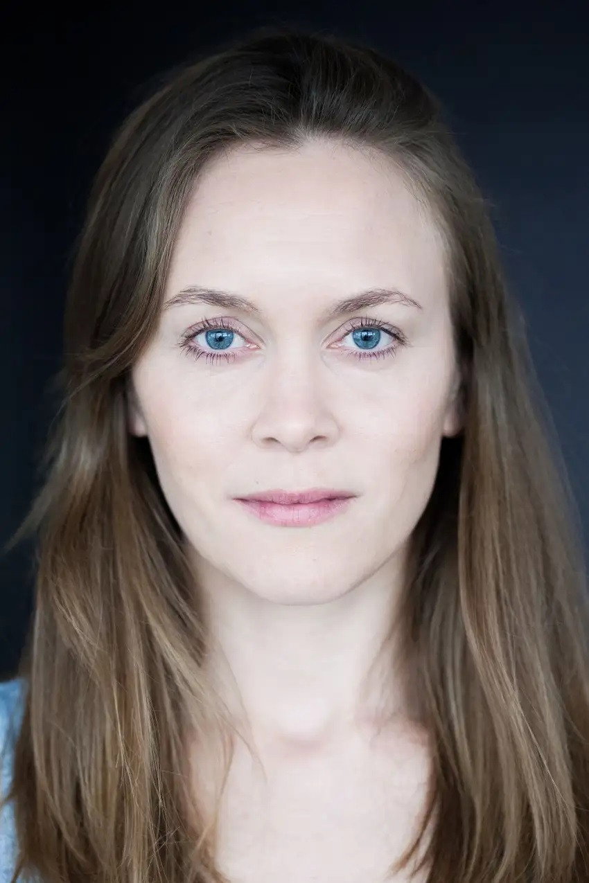 Álfrún Örnólfsdóttir as Lára in Cold