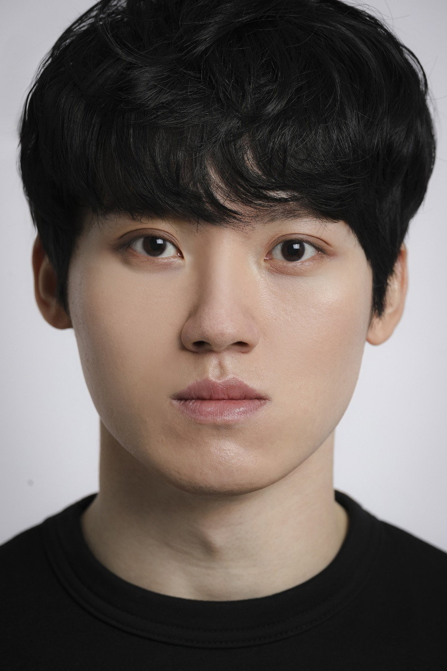유호재 as Gi-jeong in Essay Love
