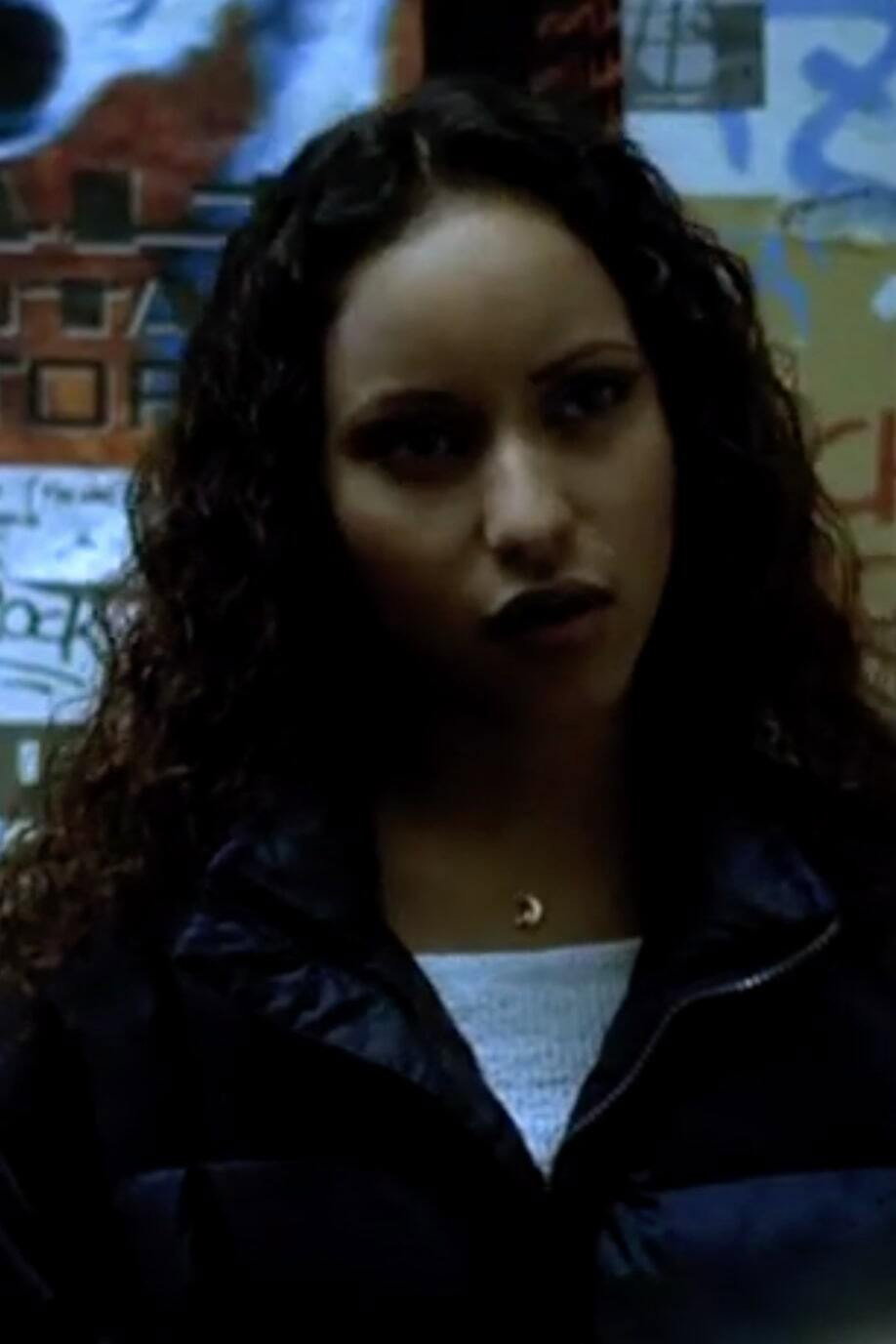 Lory Bofta as Dafne in Zora la vampira