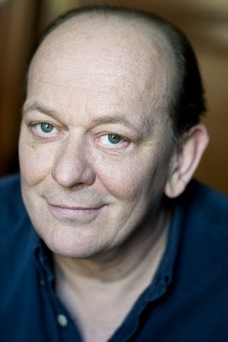 Stéphan Wojtowicz as Commissaire Alain Etcheverry in Deadly Tropics