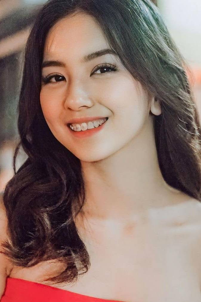 Rayah Minioza as Joy in Home Service