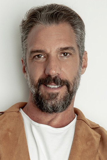 Carlos Bonow as Paulo Edu in Um Casal Inseparável