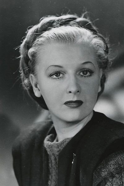 Grethe Thordahl as Tove, hans kone in Sikken en nat