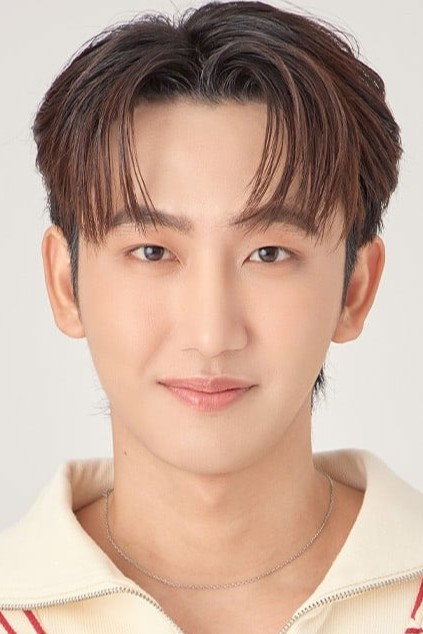 กีรติ พวงมาลี as Tum in Love By Chance