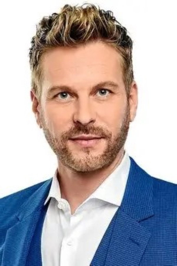 Christoph Feurstein as Self - Moderator in Thema