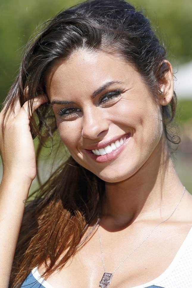 Carolina Loureiro as Nazaré Gomes in Nazaré