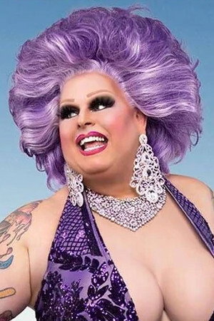 Maxi Shield as Maxine in The Winner Takes It All
