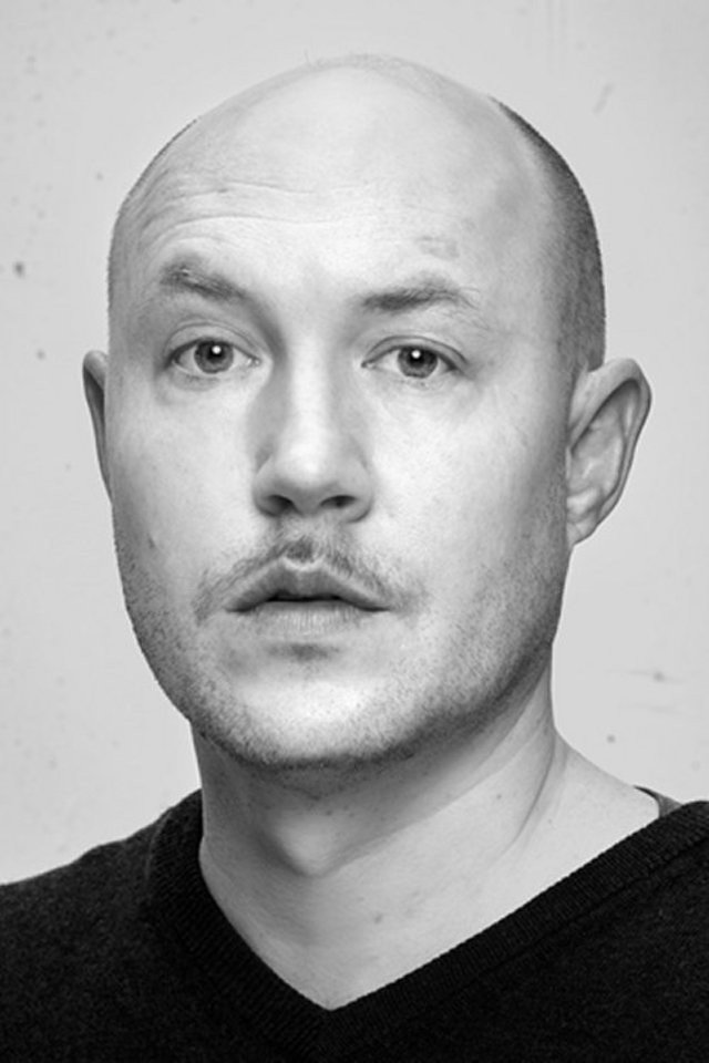 Marko Iversen Kanic as Mann med balltre in Mongoland