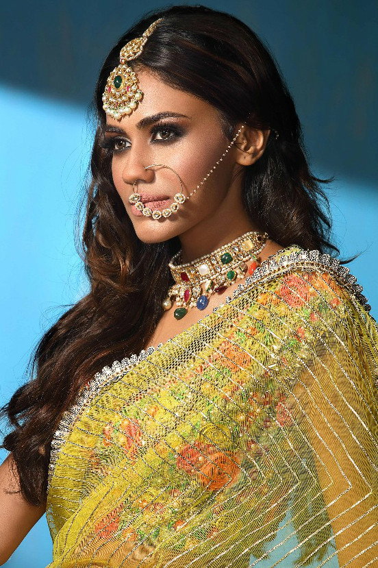 Apeksha Porwal as Zoya in Honeymoon Photographer
