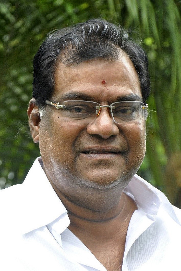 కోట శ్రీనివాస రావు as Anand's Father in Avunu Valliddaru Ishtapaddaru!