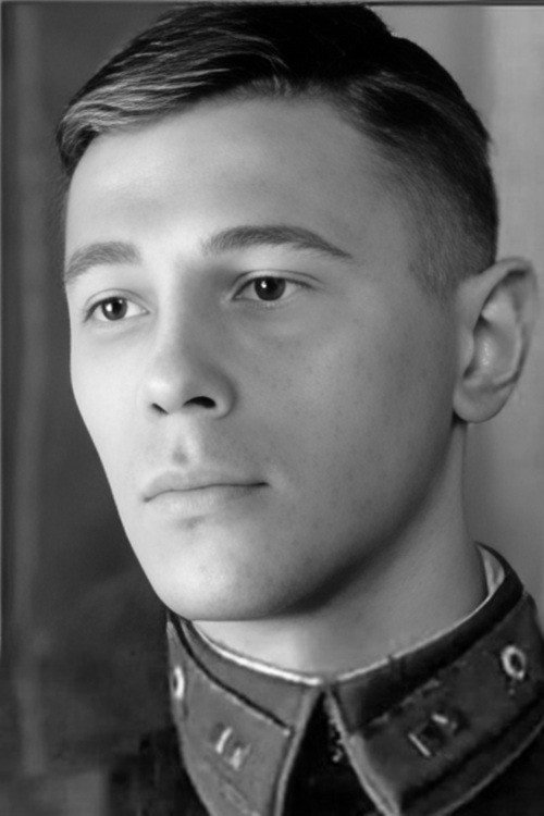 Алексей Бурыкин as Volodya in Splashes of Champagne