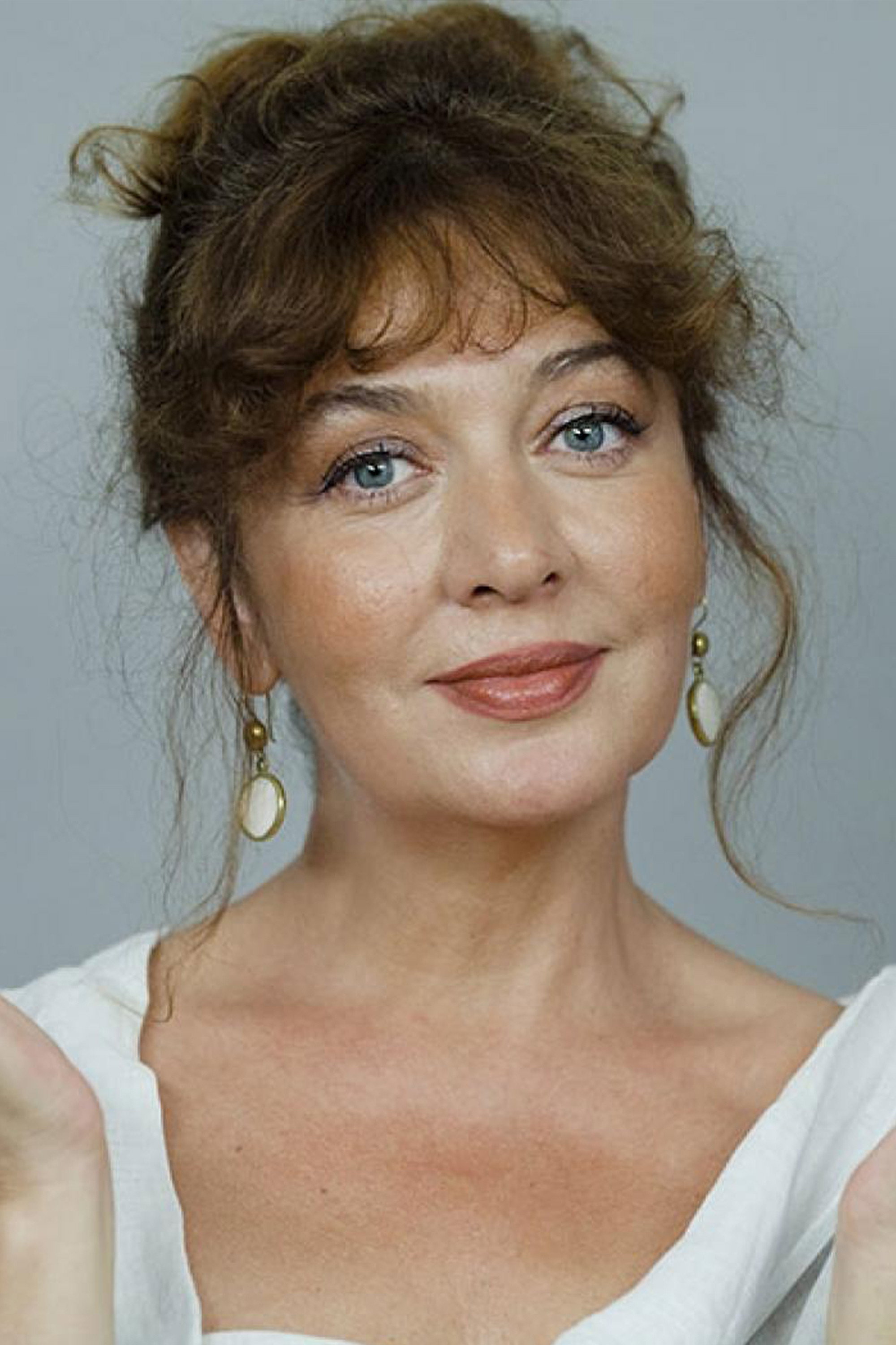 Sema Atalay as Yüksel in Akıllara Seza