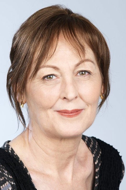 Montse Pérez as Mercedes in Plats bruts