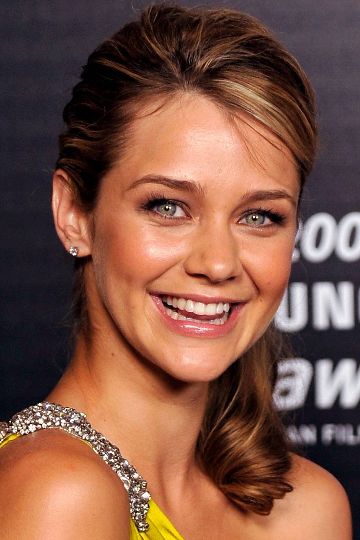 Kathryn Beck as Lizzy Dellora in East of Everything