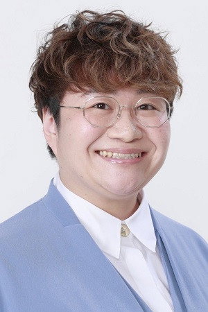 近藤春菜 as Self - Emcee in Love Like a K-Drama