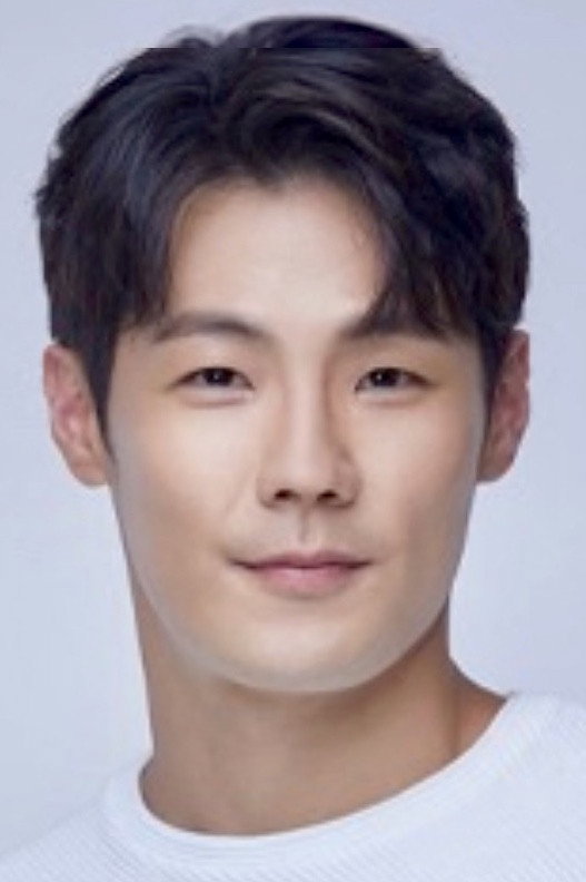Park Jae-hong as Go Tae-sung in Gyun: Abandoned Children