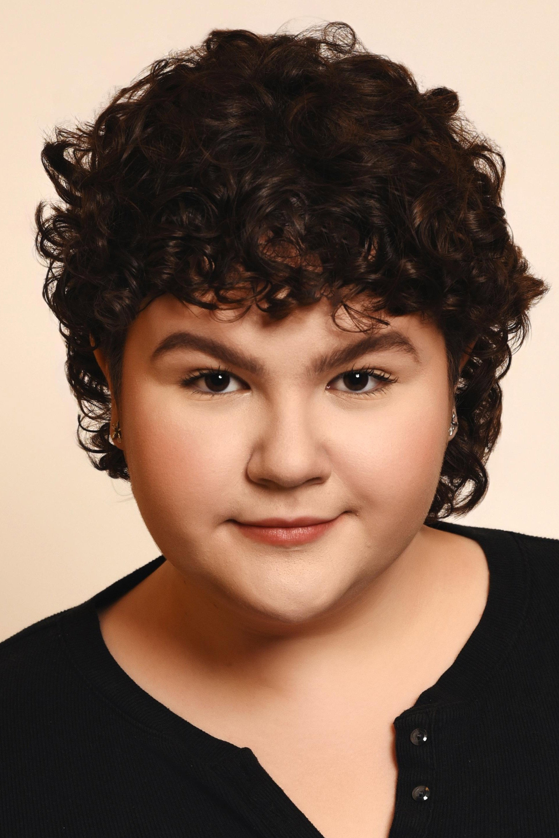 Mia Kaplan as Lenore Miller in Empire Waist
