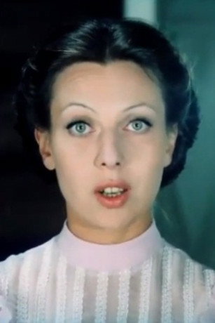 Валентина Светлова as Krupskaya in Ленин в Париже