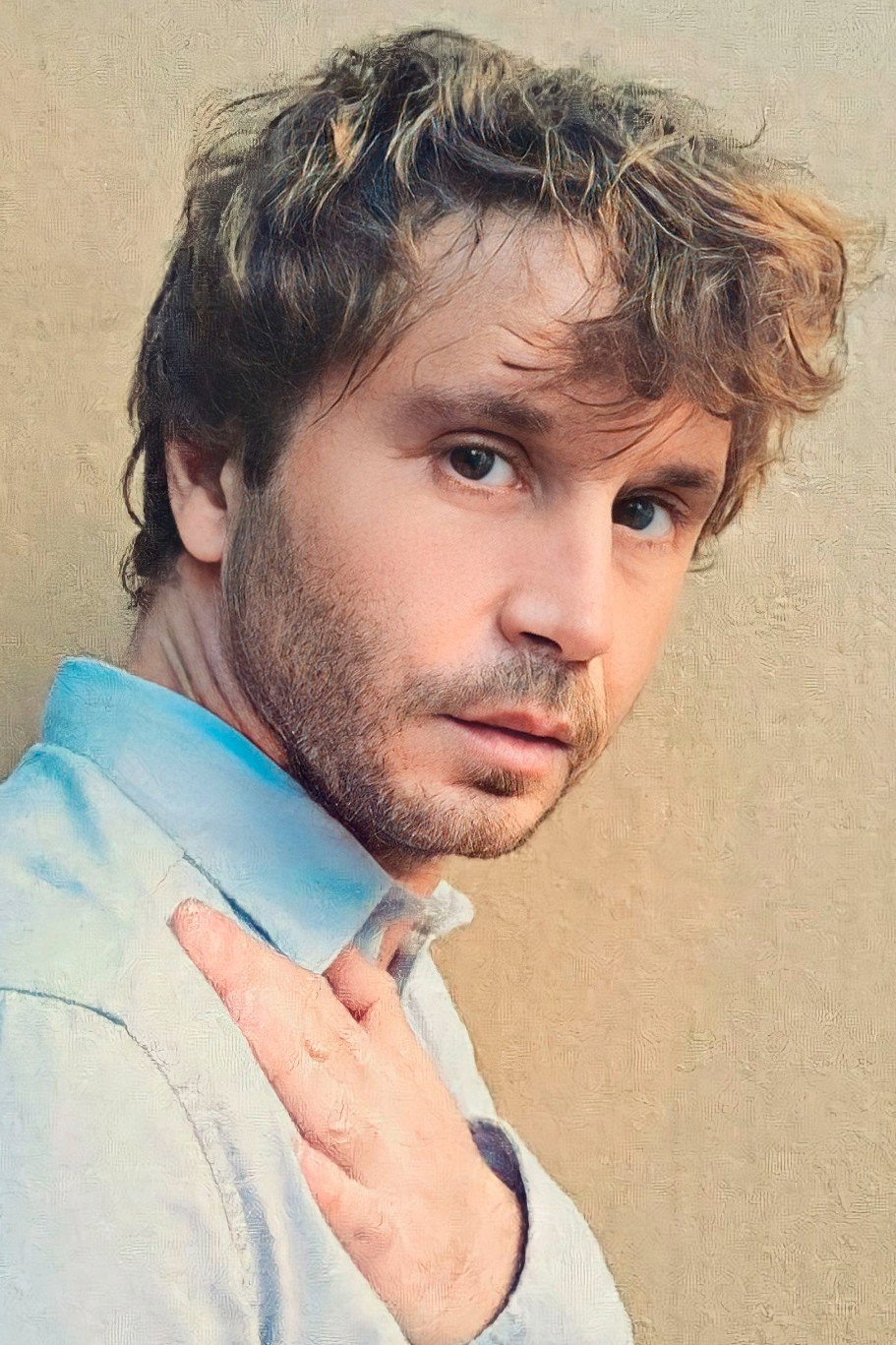 Santiago Pedrero as David in Claudia