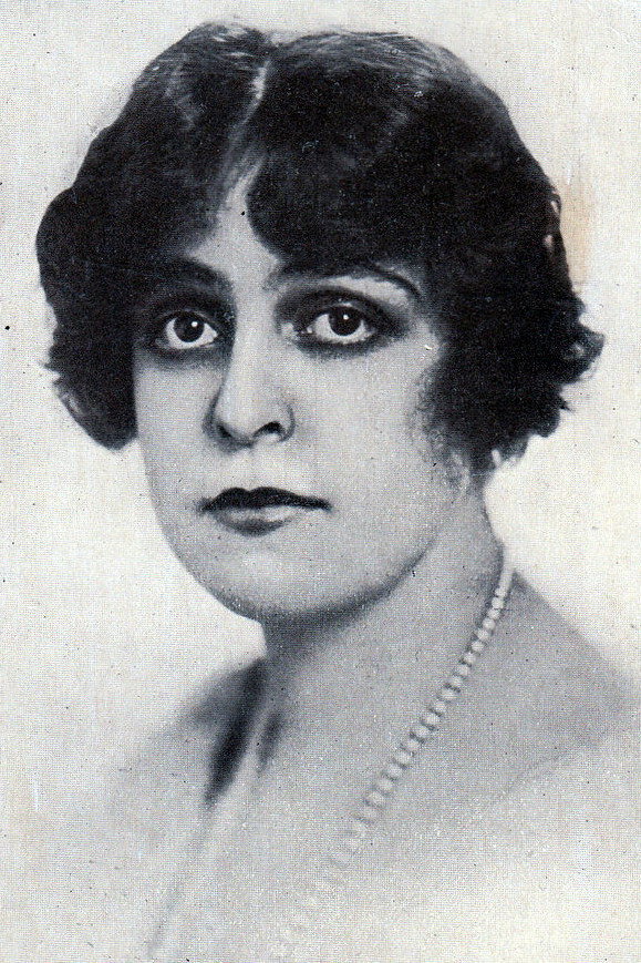 Gerda Holmes as Queen Vesta in The Gilded Cage