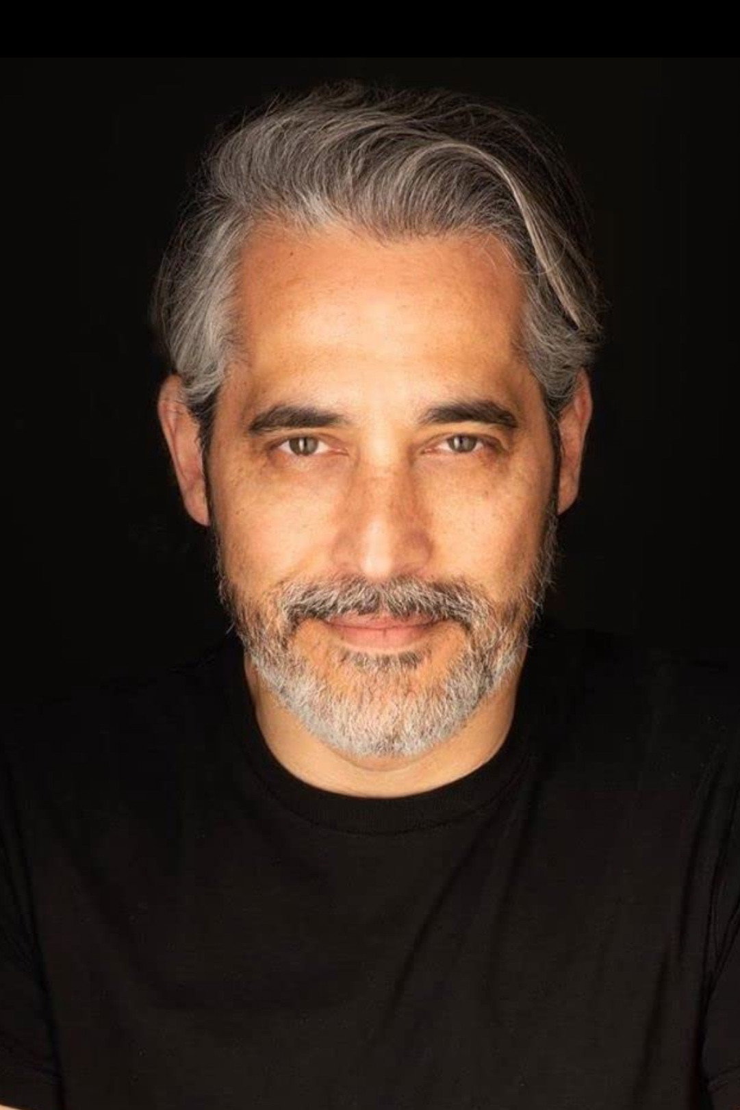 Jorge Fernandes as Emil Oppenheim in A Luz de Judá
