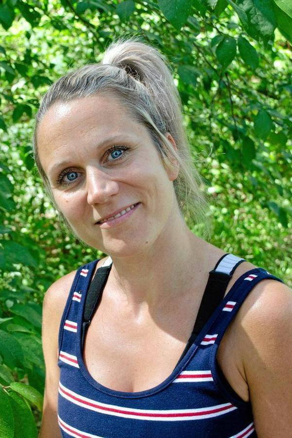 Maiju Jokinen as Jonna in Kyllä isä osaa