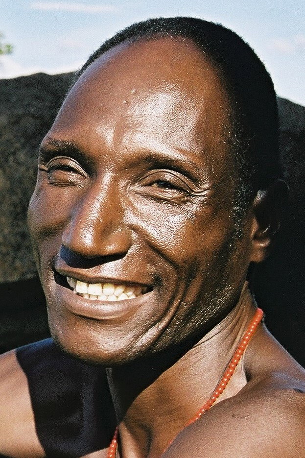 Sidede Onyulo as Owuor in Nirgendwo in Afrika