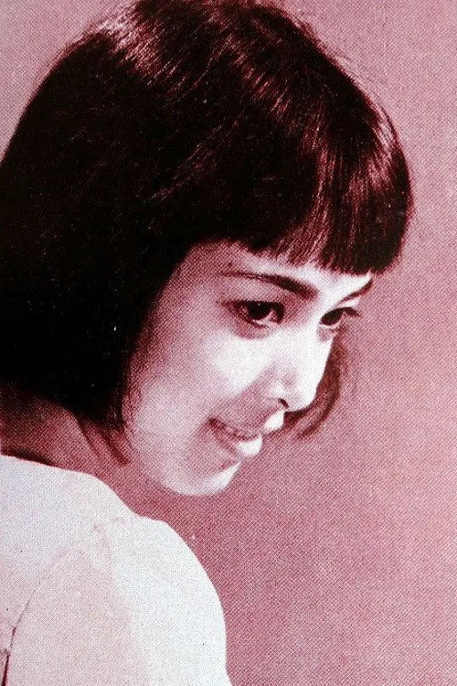 Yang Liyi as 珠珠 in Yamaha Fish Stall
